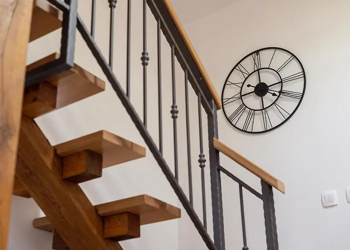 La Guardia Apartment With Free Private Parking