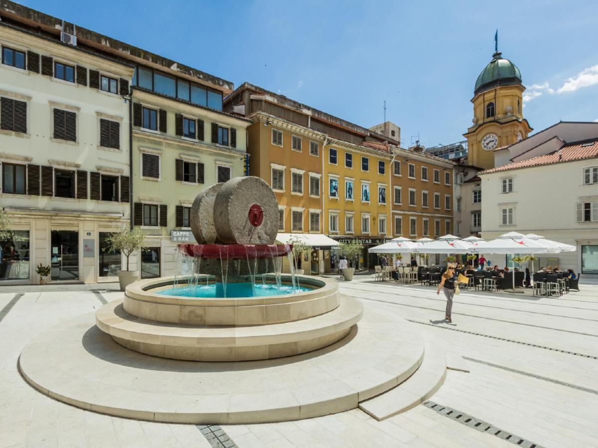 La Guardia With Free Private Parking Rijeka