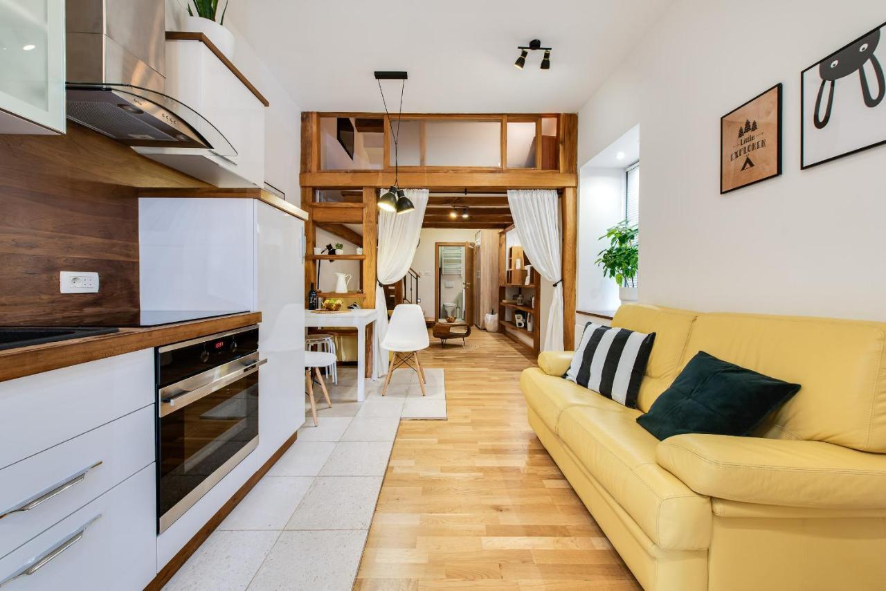 La Guardia With Free Private Parking Apartment