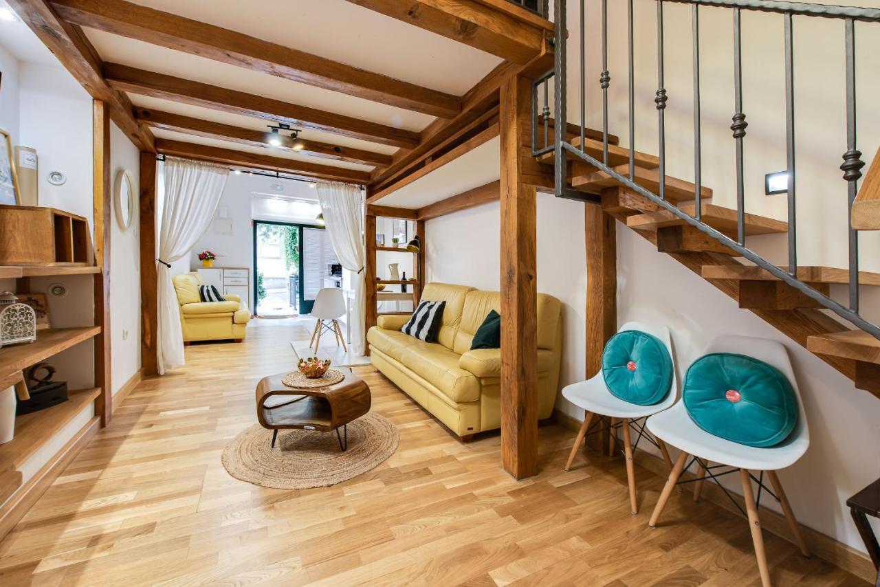 La Guardia With Free Private Parking Apartment