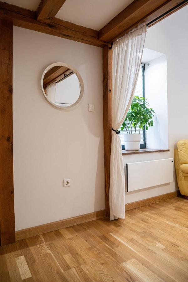 La Guardia With Free Private Parking Apartment