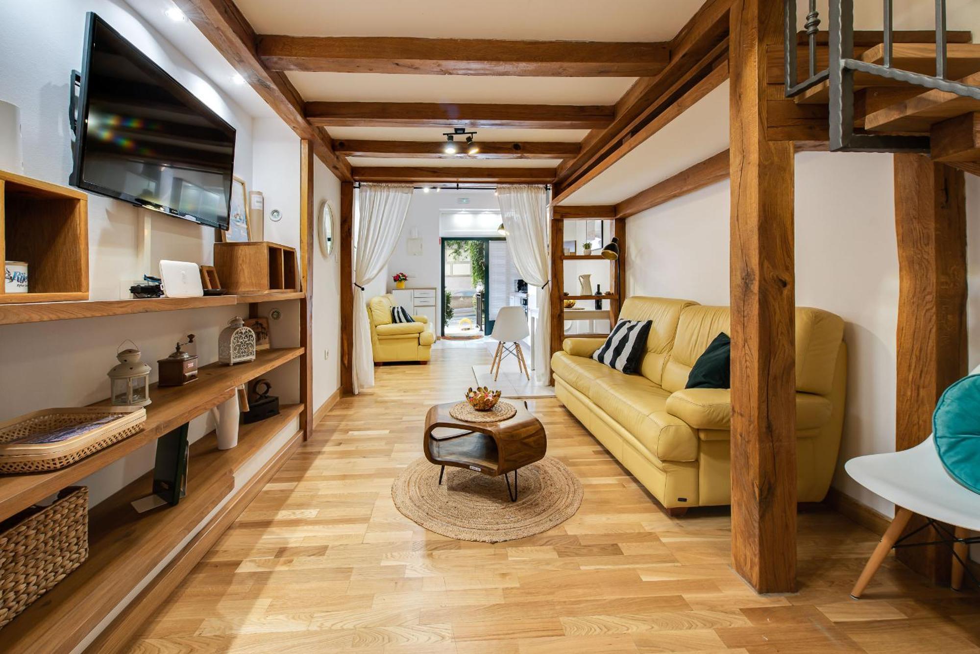 La Guardia With Free Private Parking Apartment